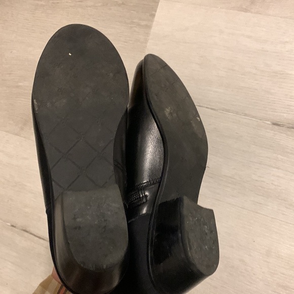 Jack Rogers "Bailey" Black Leather Side Zip‎ Scalloped Ankle Boots Size 6.5 M - Picture 9 of 10